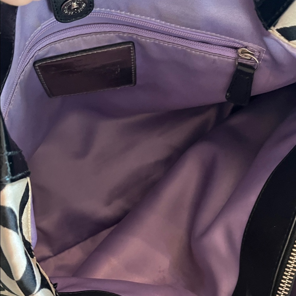 Coach Madison Black and Cream Signature Shoulder Bag - Picture 10 of 16